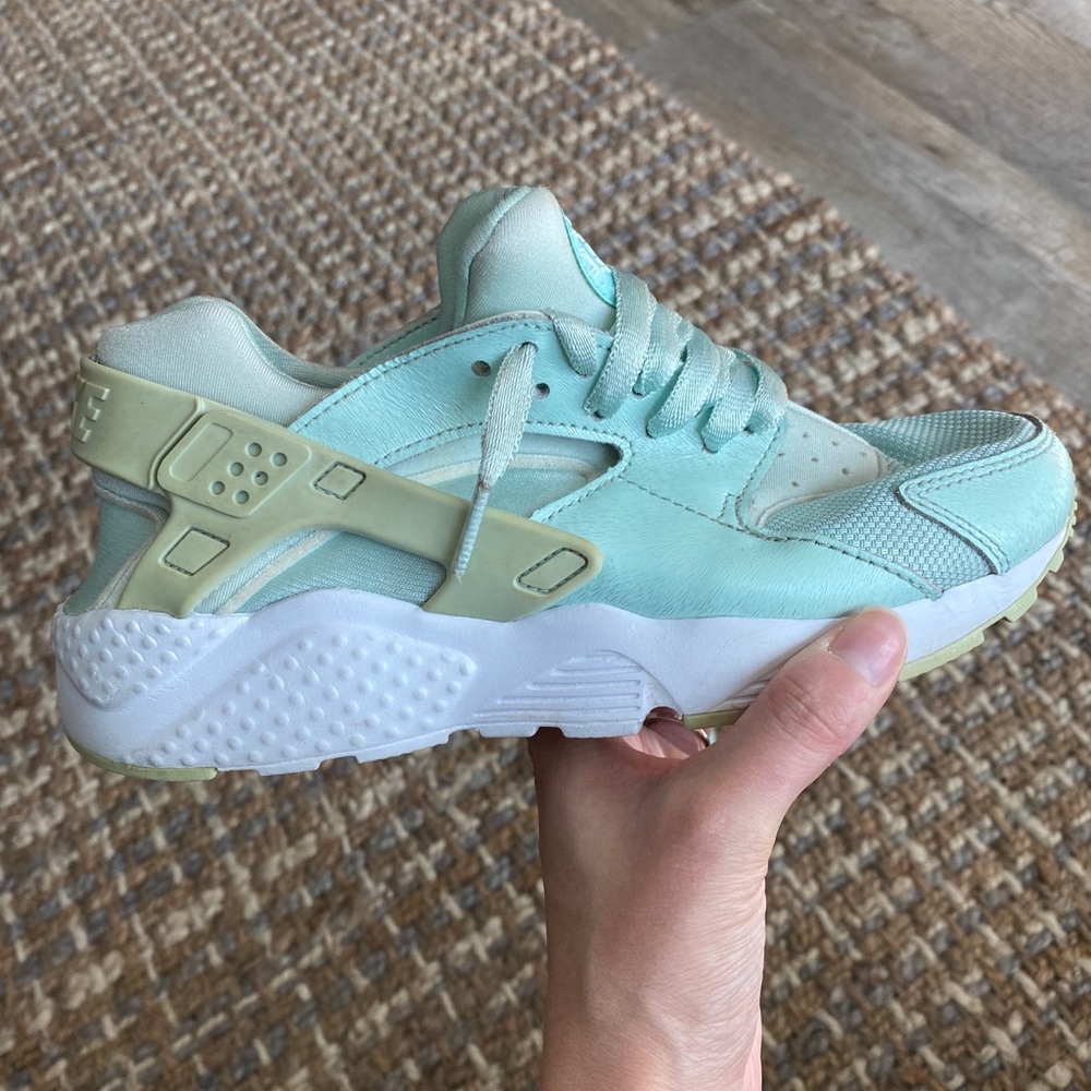Huarache Nike shoes